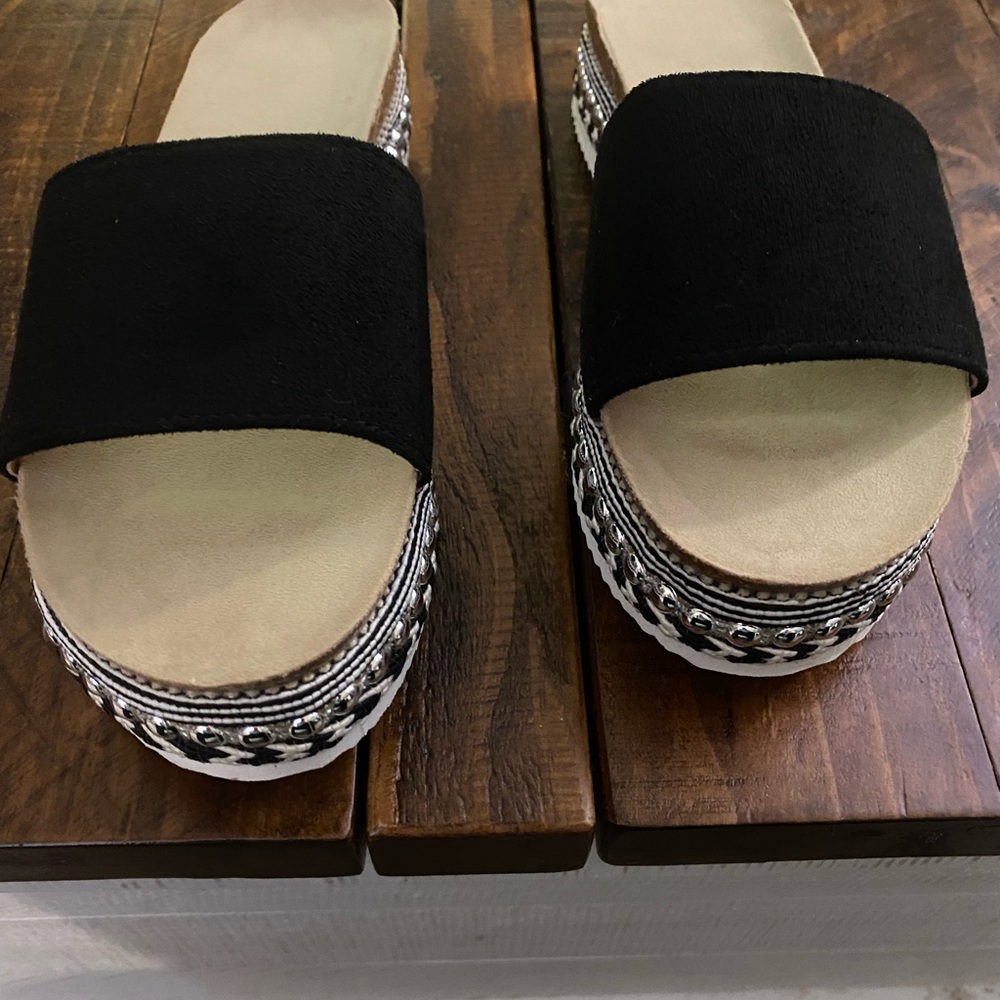 SHEIN - Black/Tan/white/beaded Slip-ons Sz 7 1/2